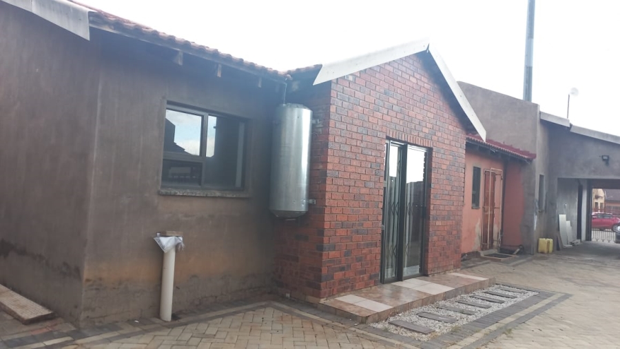 To Let 4 Bedroom Property for Rent in Blomanda Free State